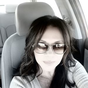 Meet your Posher, Deedee